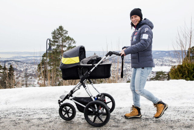 FORNØYD MOR: Langrennsløper Marit Bjørgen hadde med sønnen Marius i barnevogn da hun tidligere denne måneden møtte pressen på Holmenkollen. Foto: NTB scanpix FORNØYD MOR: Langrennsløper Marit Bjørgen hadde med sønnen Marius i barnevogn da hun tidligere denne måneden møtte pressen på Holmenkollen. Foto: NTB scanpix